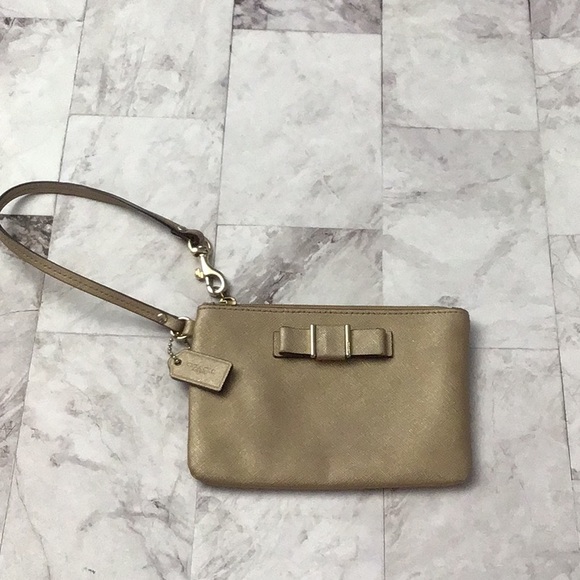 Coach Darcy Bow gold Saffiano leather wristlet wallet F51672 - Picture 1 of 6